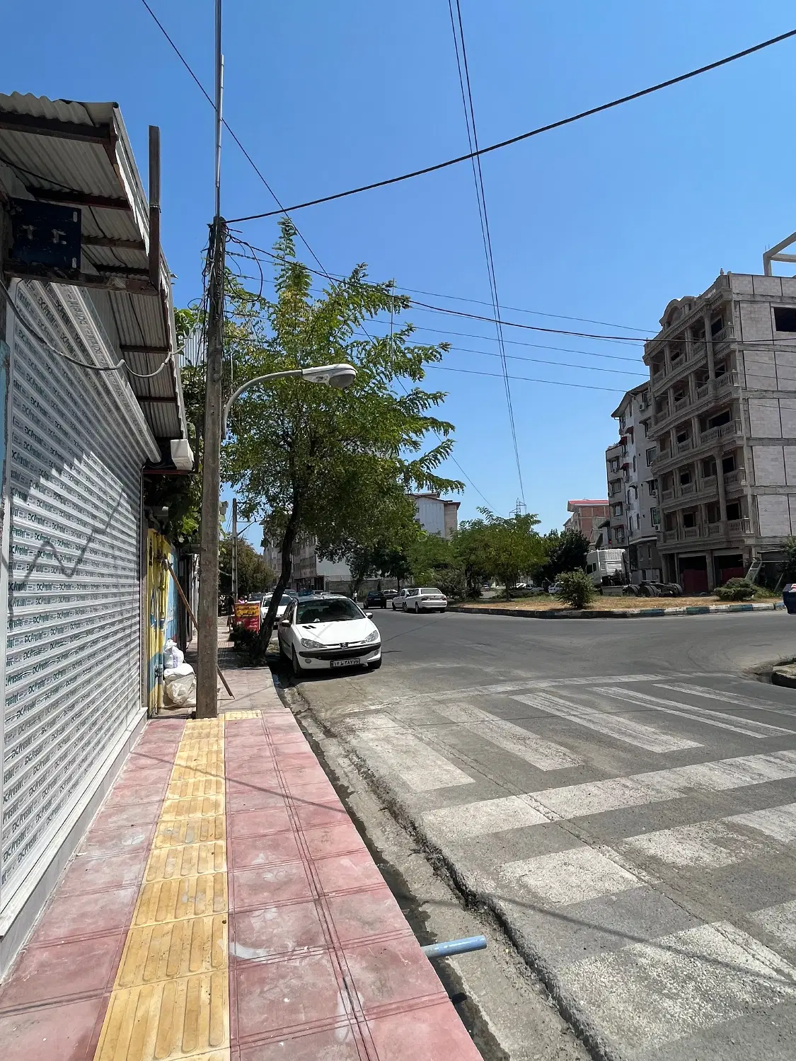اجاره مغازه نوساز ۲۲ متری خیابان قدس با بر ۴ متری