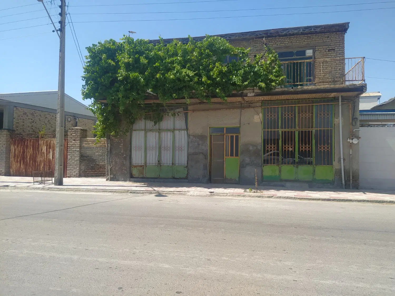 اجاره دو باب مغازه