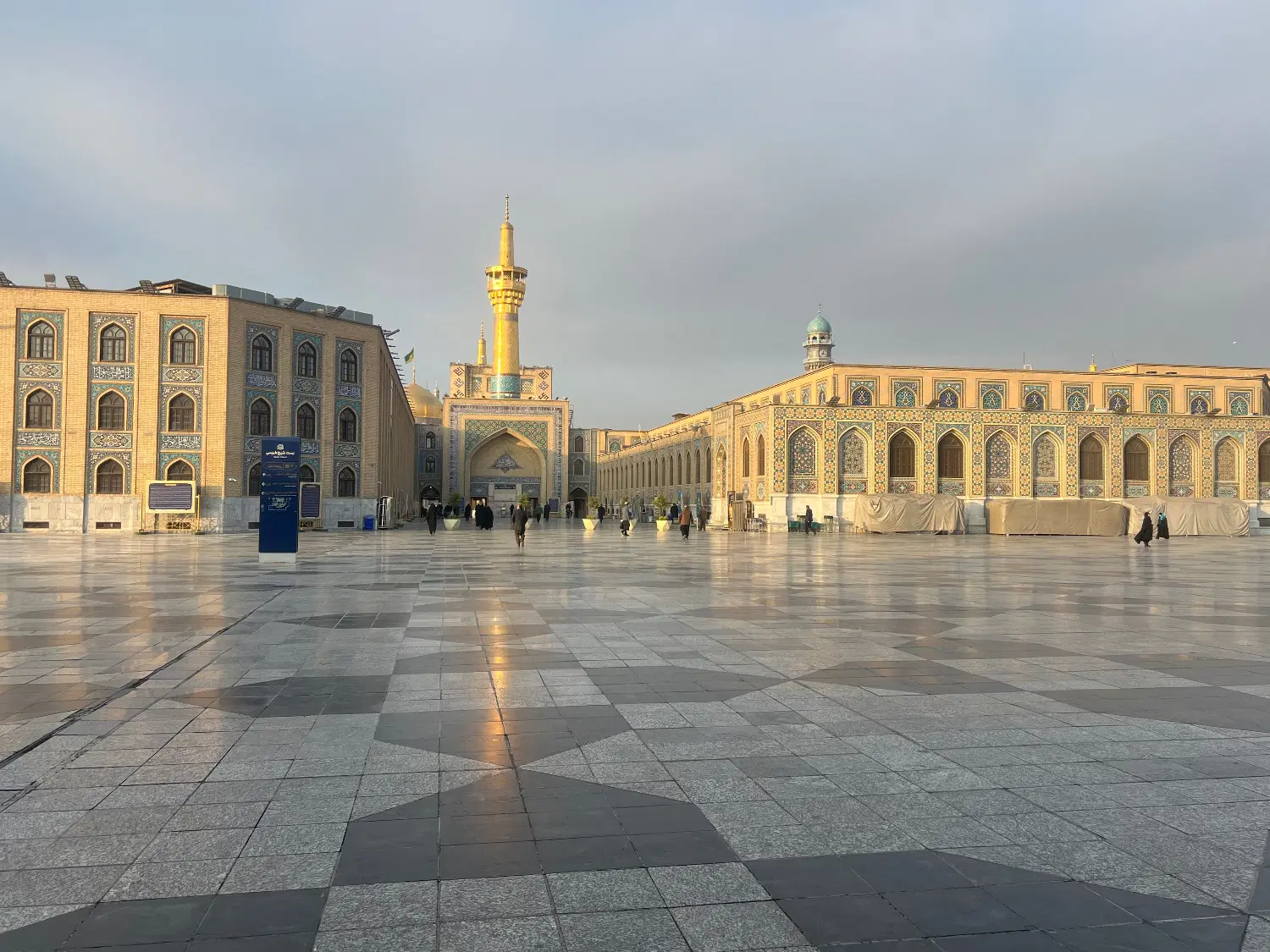 زمین در بهترین نقطه حرم مطهر