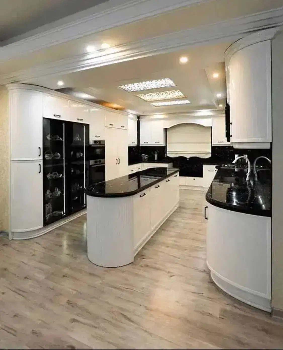 ۸۲متر .۲خواب،تاپ لوکیشن ظفر