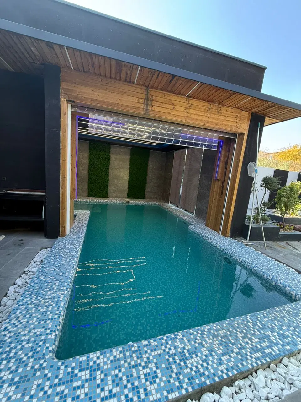 اجاره روزانه هفتگی ویلا استخردار
