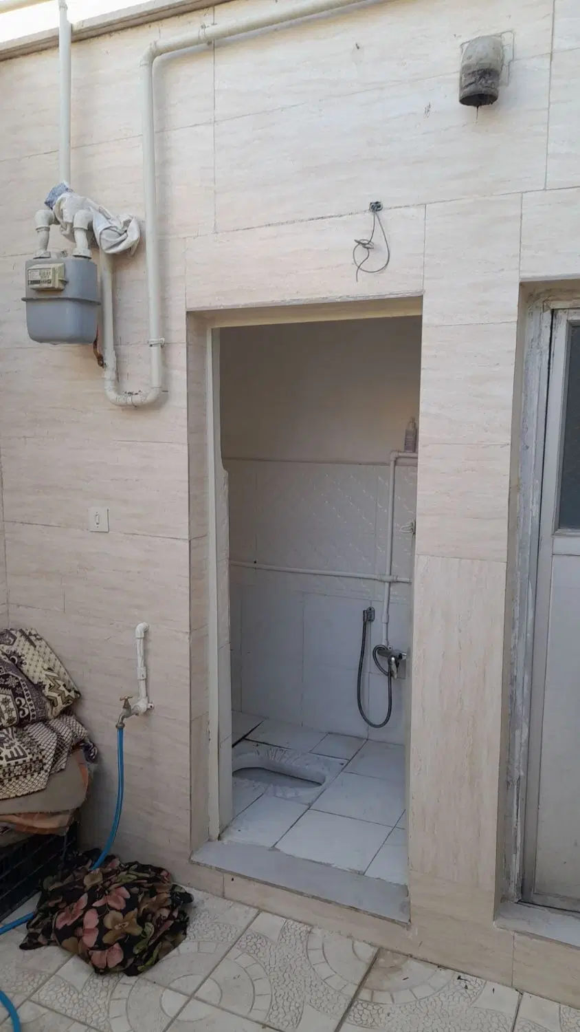 حیاط دربست نقلی ۶۵ متری