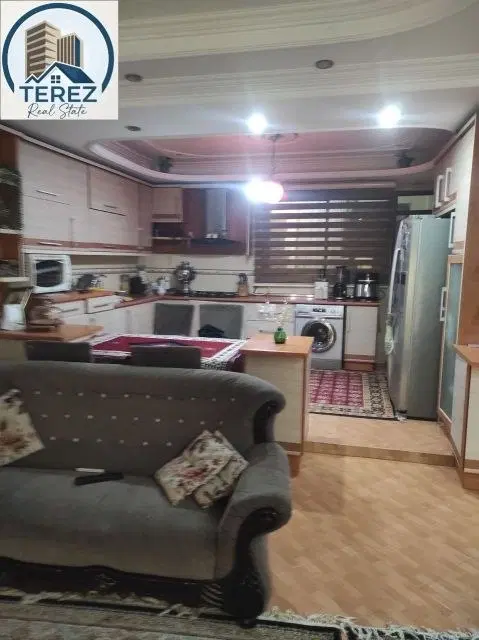 آپارتمان خوش نقشه ۱۳۰ متری واقع در خ تهران