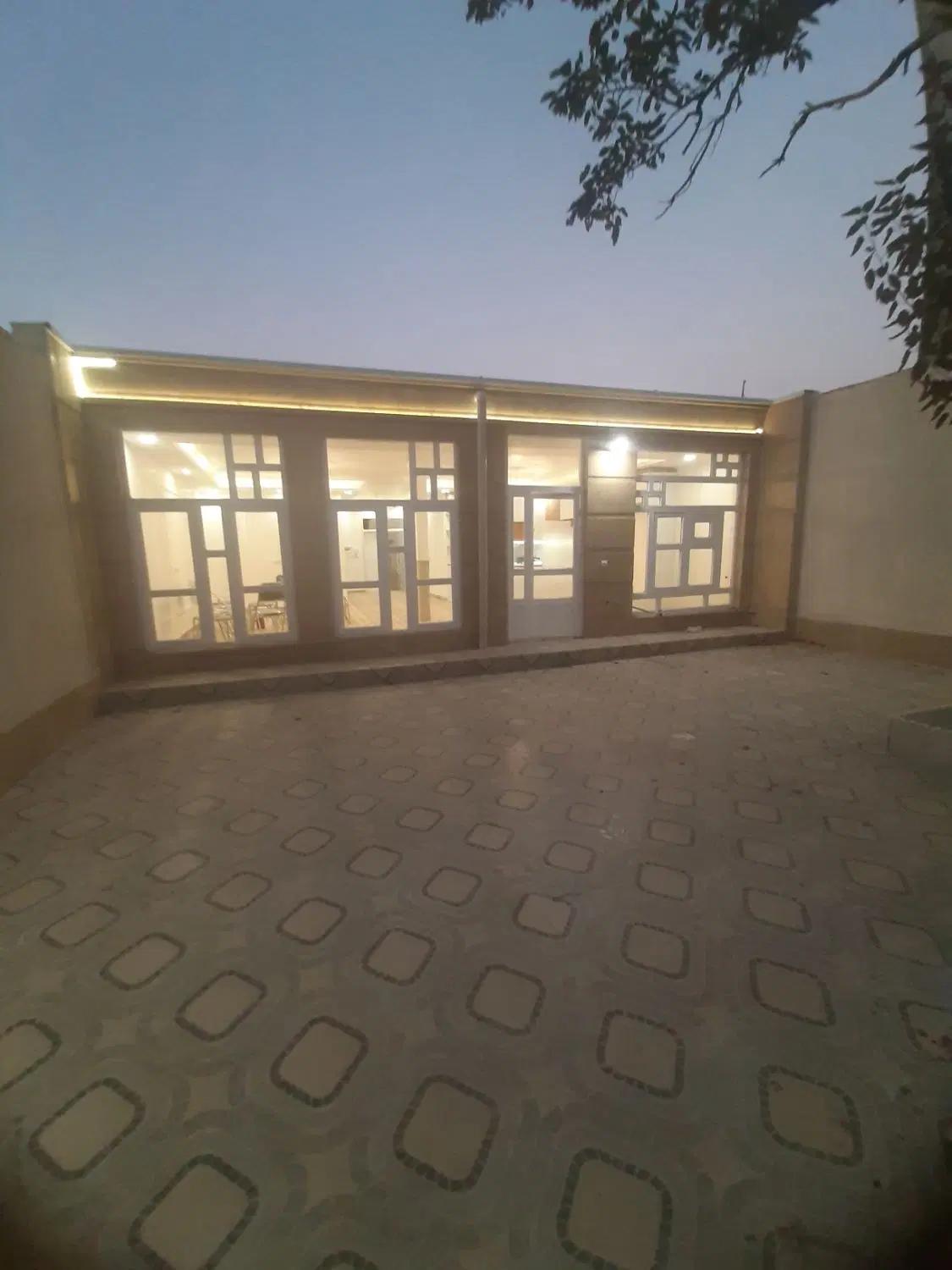 فروش خانه مسکونی ۱۸۱متری