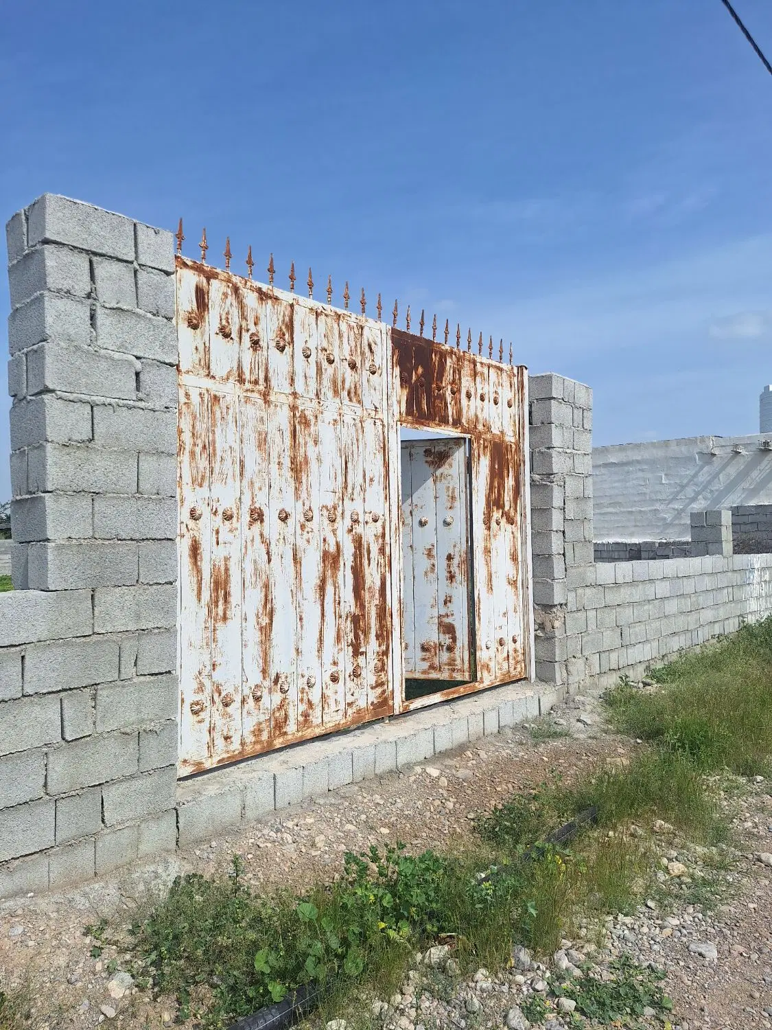 زمین سرخون اخر کوی عدالت بعد از موتور اب
