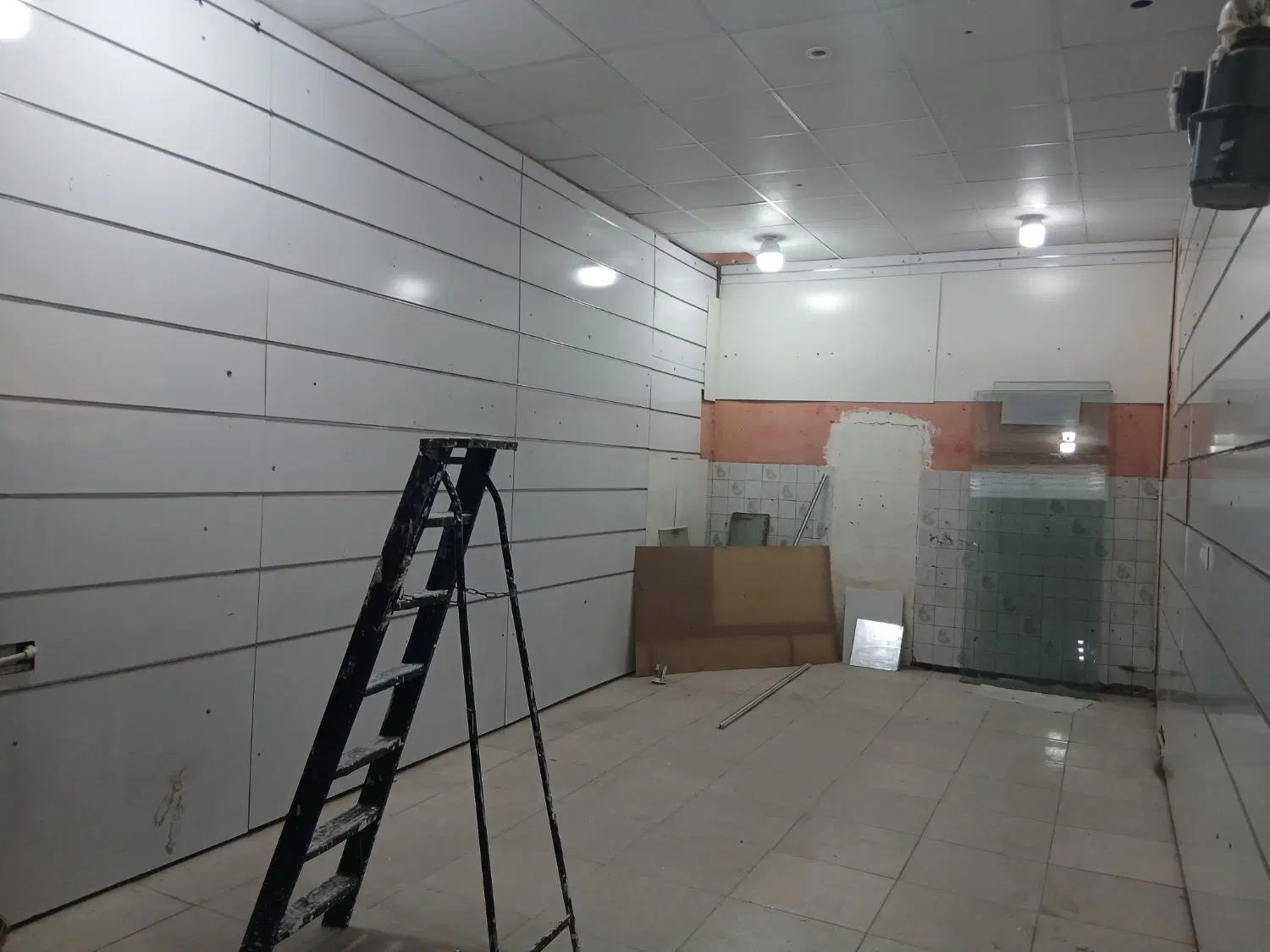 مغازه باقدرت غربی