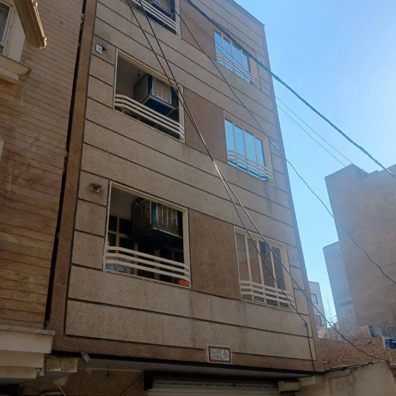 اجاره آپارتمان۸۳متری تک واحدی طبقه اول کلا۳ طبقه