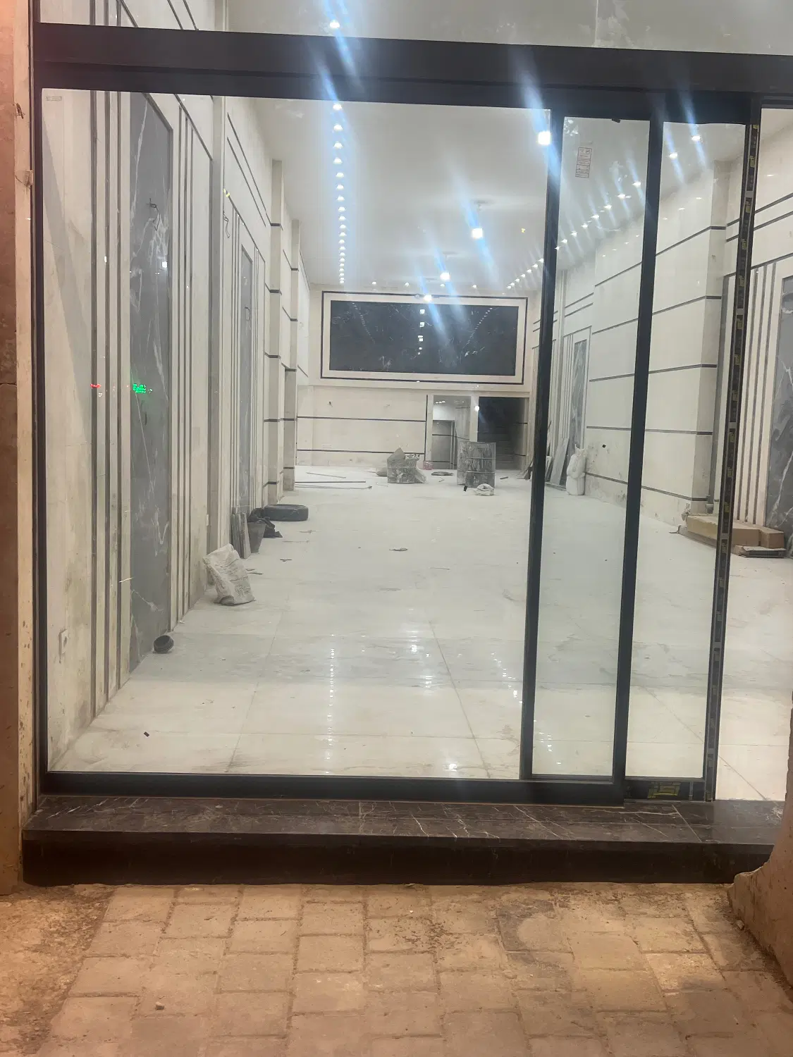 مغازه تجاری بزرگ فول امکانات