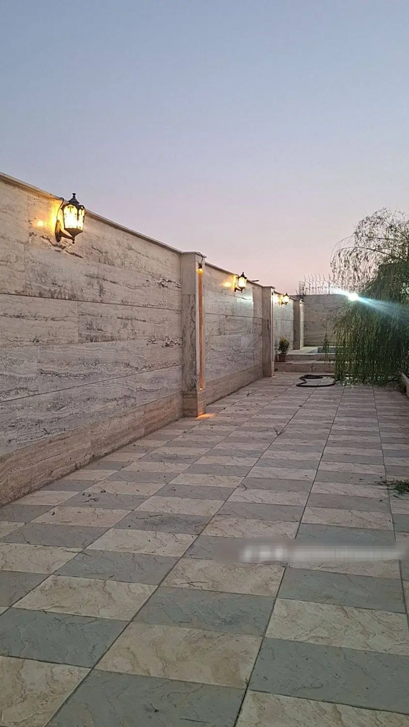 ۴۰۰ متر ویلایی فول با استخر شهرکی قابل سکونت