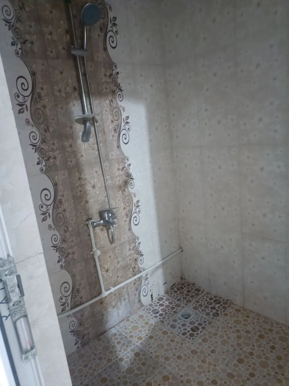 خانه طبقه 3 2خابه از 2طرف نور دهی