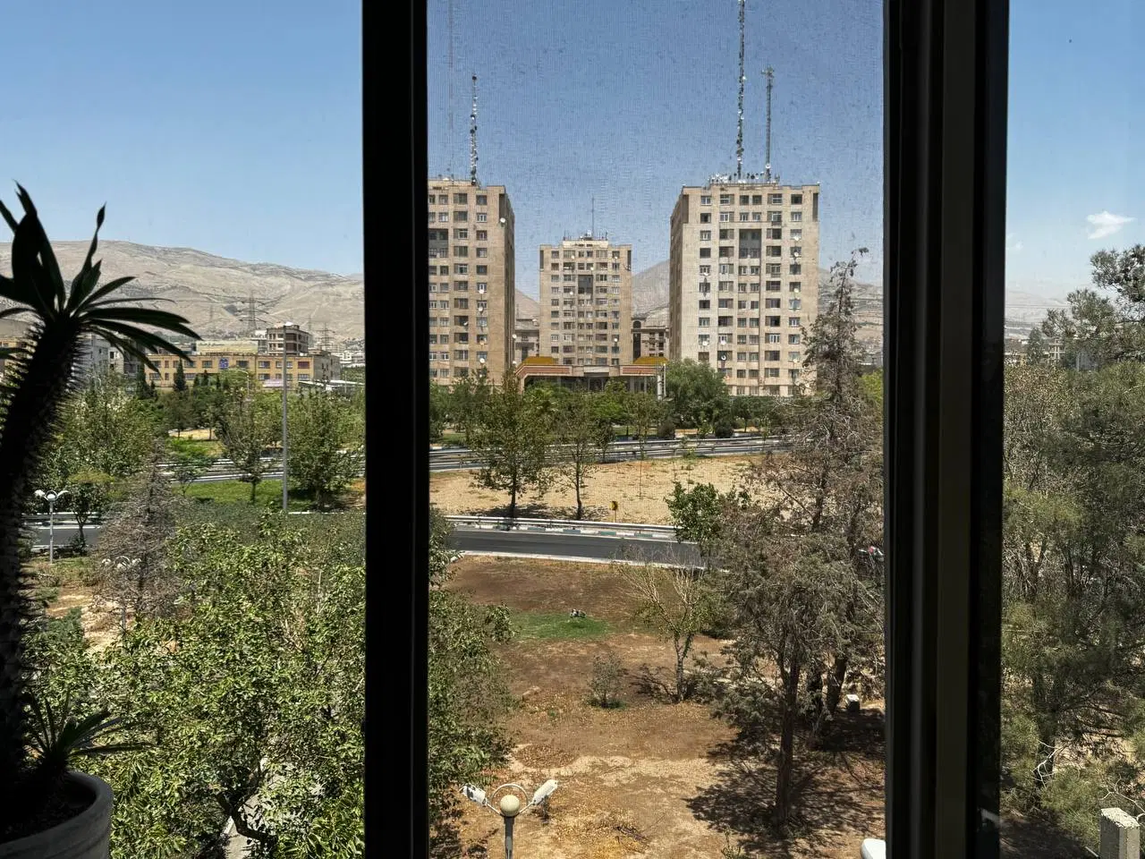 ۱۱۳متر ۳خوابه ( دید و نور شمال و جنوب ) دوکله