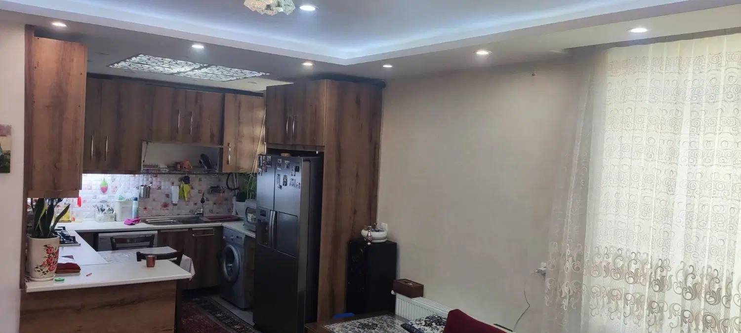 ۶۰ متر دو خواب، نور گیر  شقایق سوم شرقی