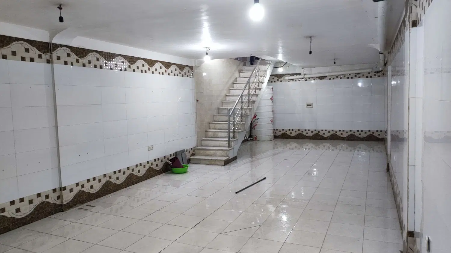 زیر زمین  به مساحت 65 متر در عبدل آباد