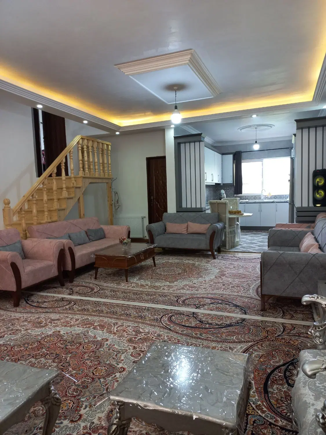 ویلایی نیم پیلوت، مبله با وسایل ، دربست، مسکونی
