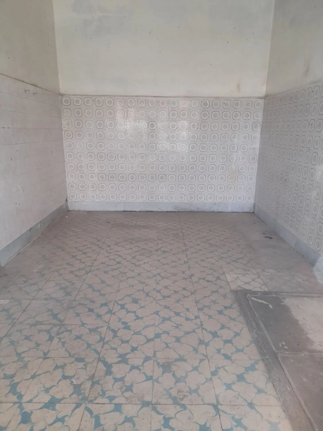 رهن کامل مغازه جنب فرمانداری