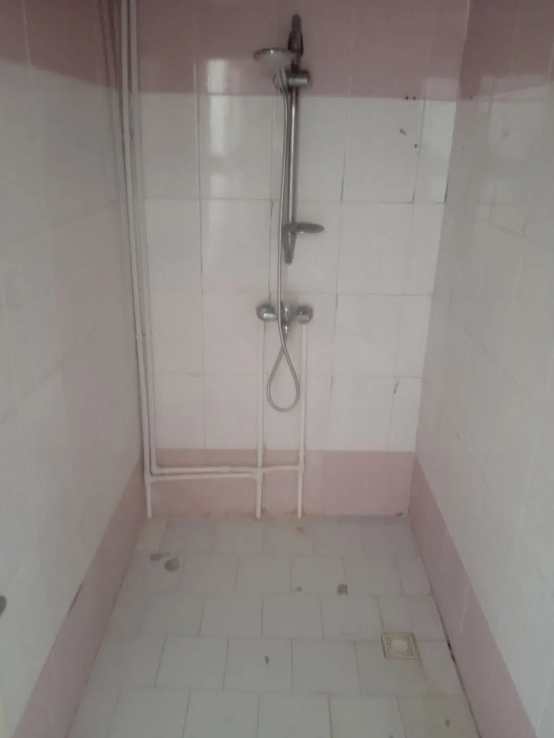 آپارتمان طبقه اول در عدالت۳