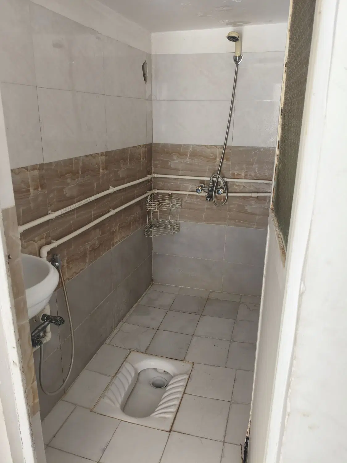 زیر زمین ۲۰ متری حیاط دار