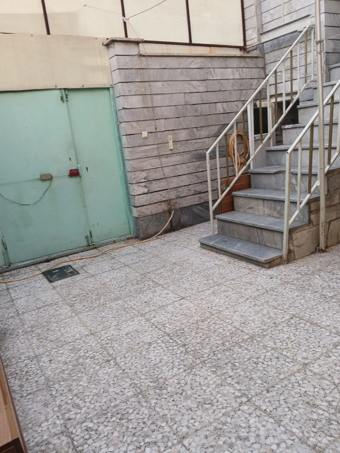 رهن کامل خانه طبقه دوم