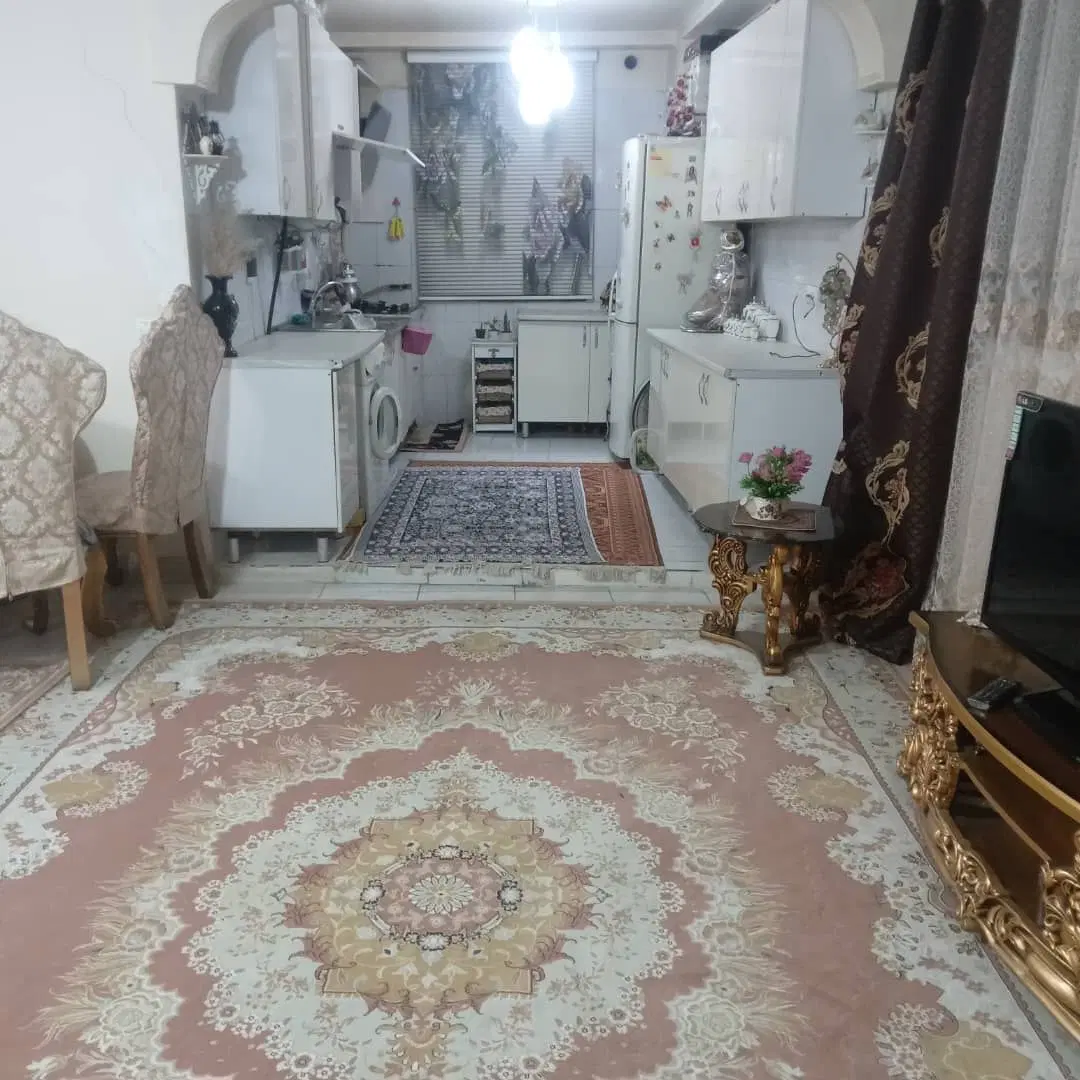 آپارتمان ۹۰ متری مولوی