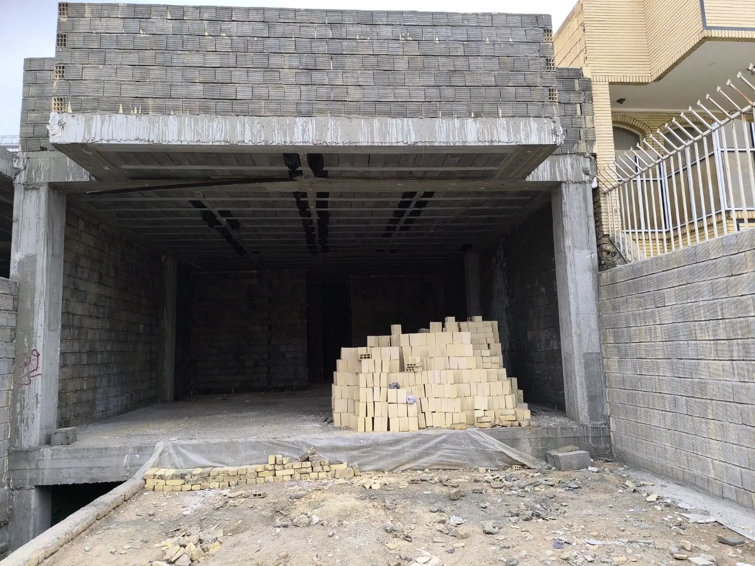 منزل سفت کاری ۱۸۱متر