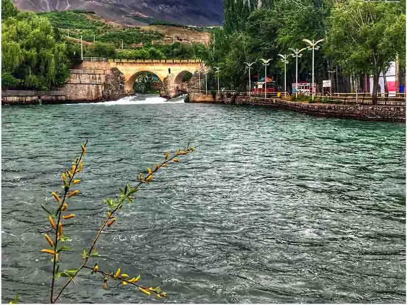 باغ و خانه باغ لب آب شهرکردقیمت از۱۸۵میلیون سند
