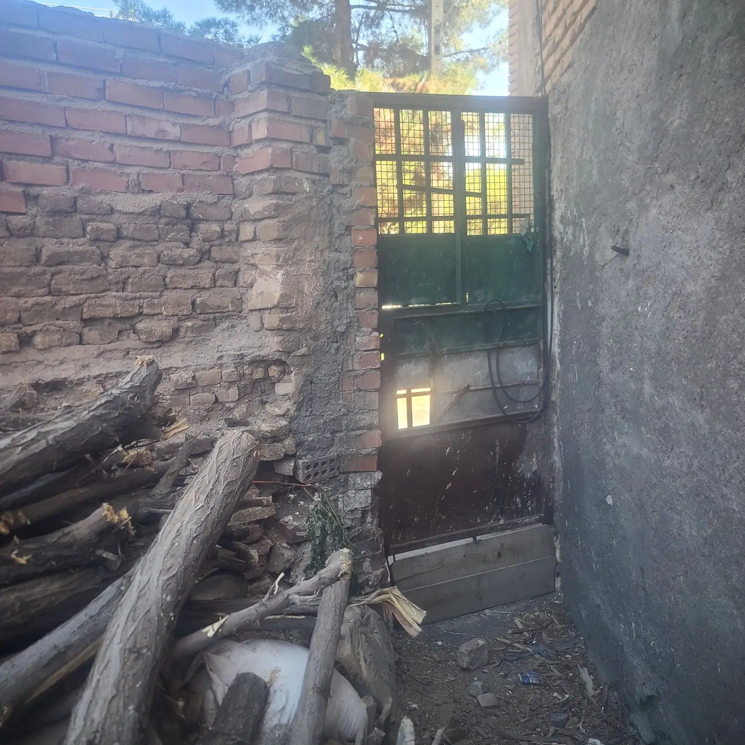 اجاره زمین لب خیابان اصلی روبرو پارک