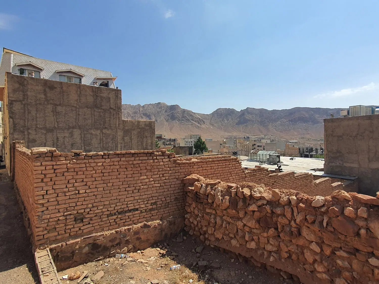 زمین فروشی