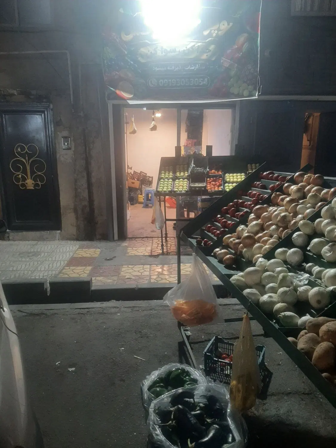 یک باب مغازه ب متراژ ۱۲ متر جهت اجاره