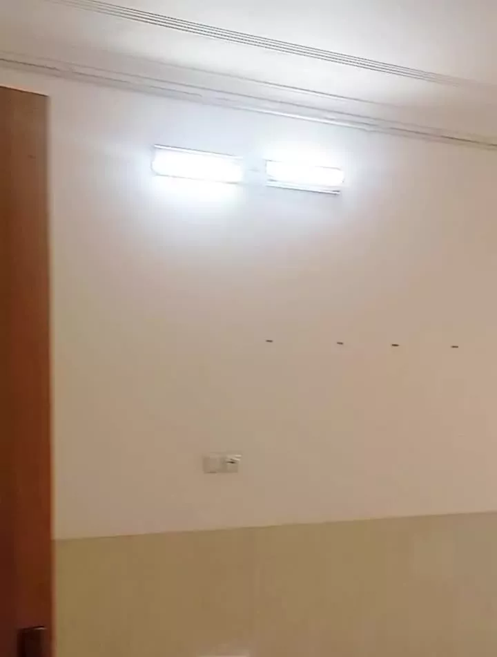 منزل اجاره نیم طبقه فقط 5 پله دارد