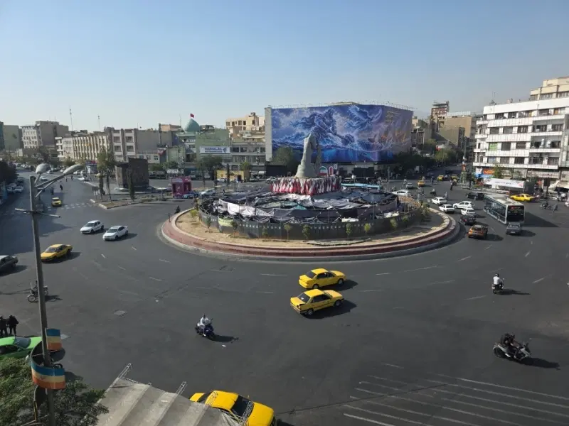 واحد ۱۰۴ متری تجاری همکف دور میدان انقلاب