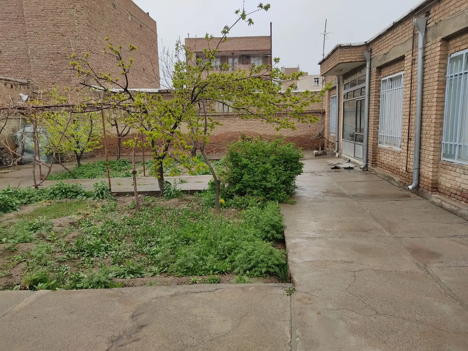 یه باب منزل ویلایی در روستای مغانجوق با حیاط بزرگ