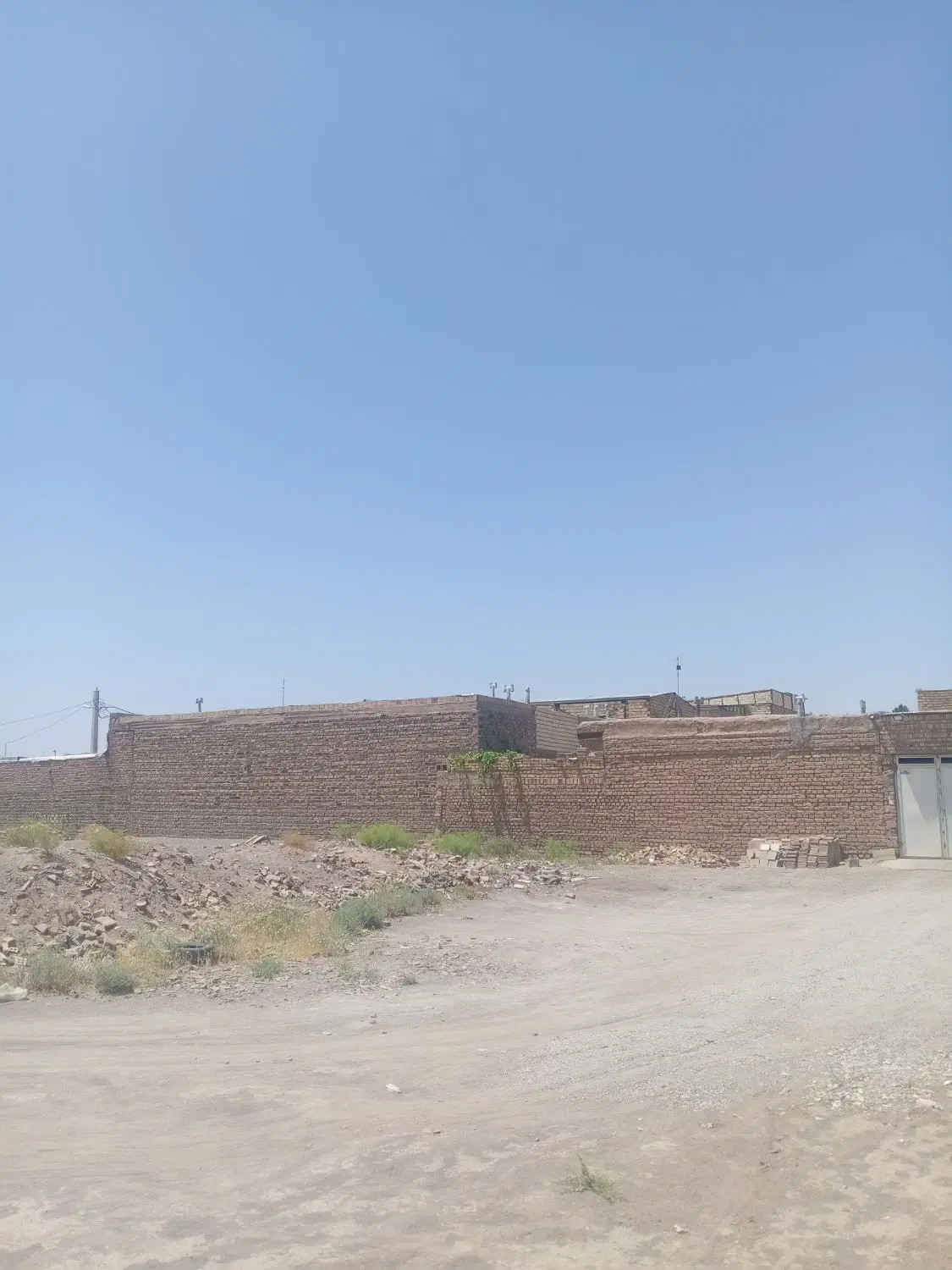 زمین مسکونی ملک