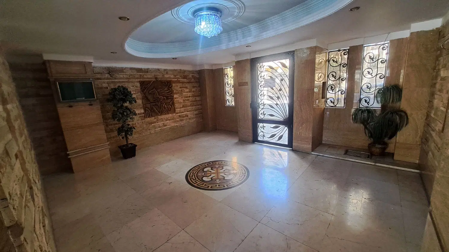 کاشانی مهران ۱۳۰ متر ۳ خوابه پرده خور