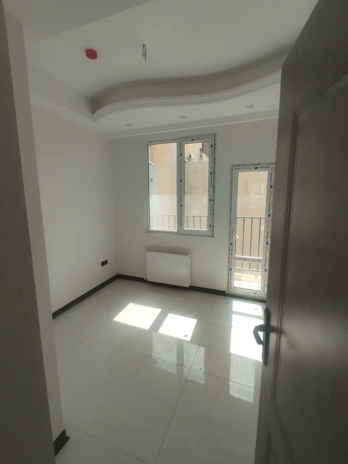 110متر 3خواب  نوساز  فول امکانات شکوفه