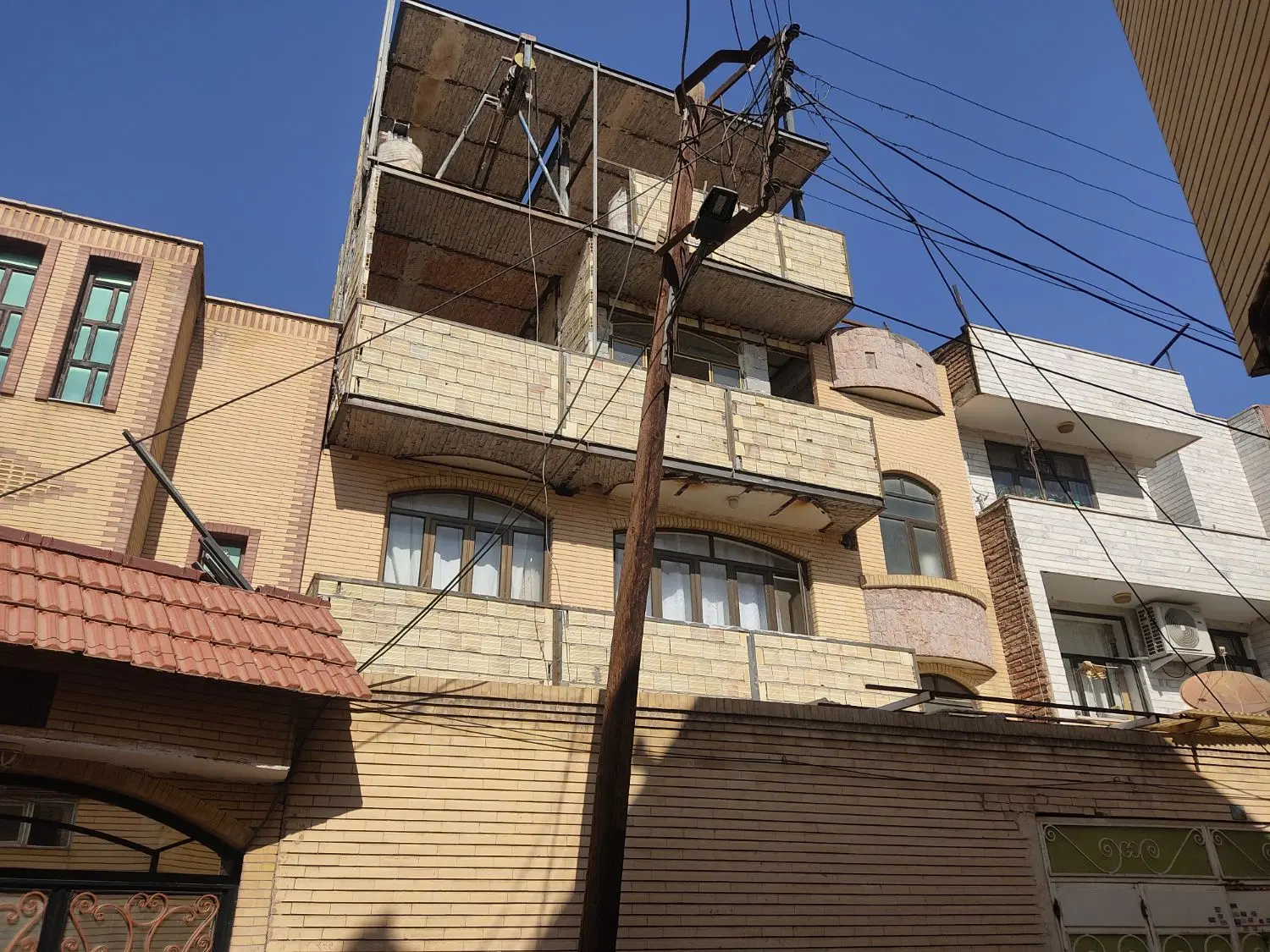 دو باب آپارتمان واقع در امیرخیز