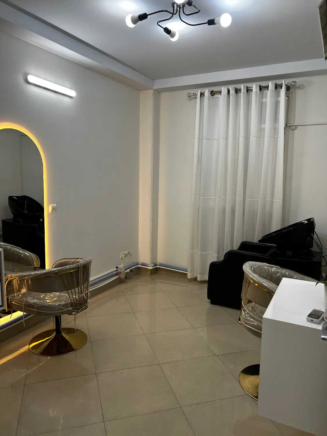 اجاره اتاق سالن زیبایی و تخت مژه