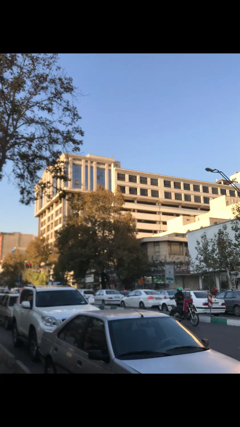۱۸ متر مغازه با انباری در پاساژ نگین ظفر