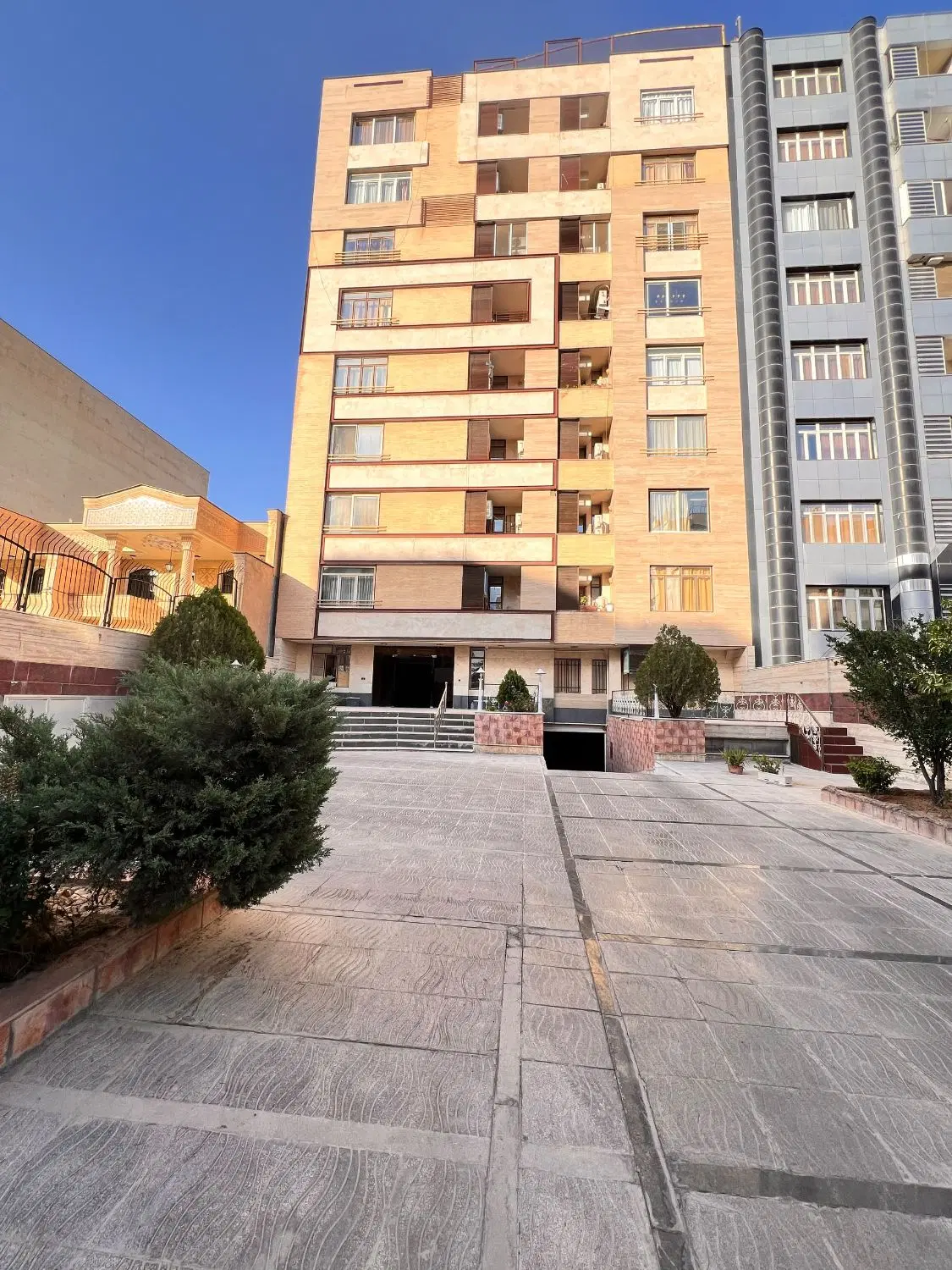 اپارتمان ۴ خوابه