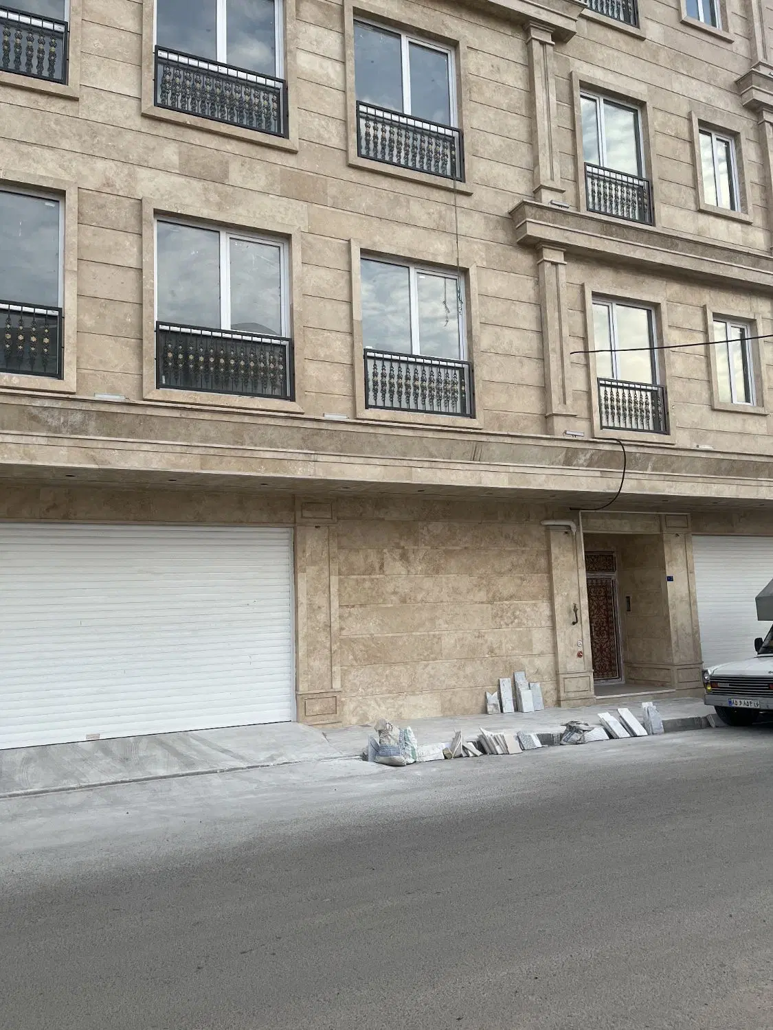 منزل ویلایی بر خیابان