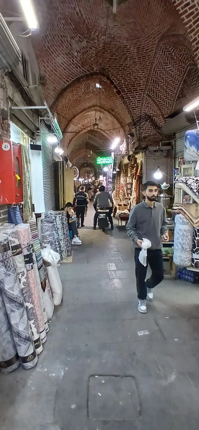 2 متر مغازه بازار سرپوشیده پارچه و پرده فروشان