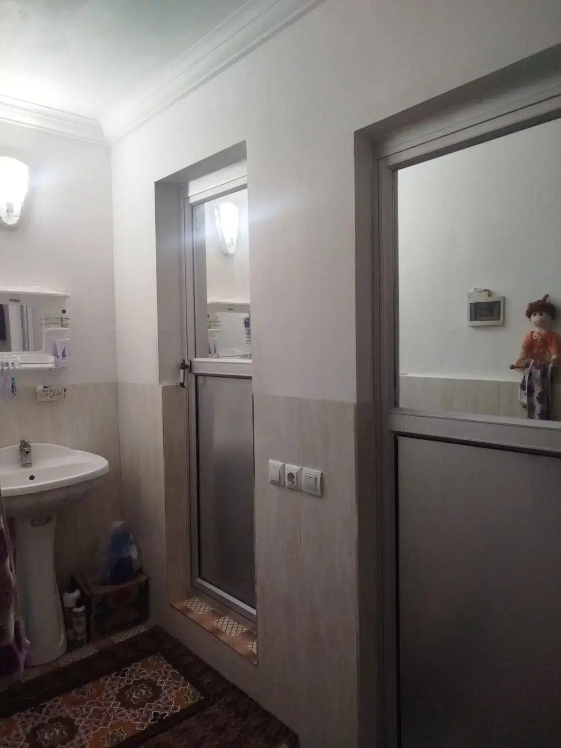 دارای پارکینگ و انباری