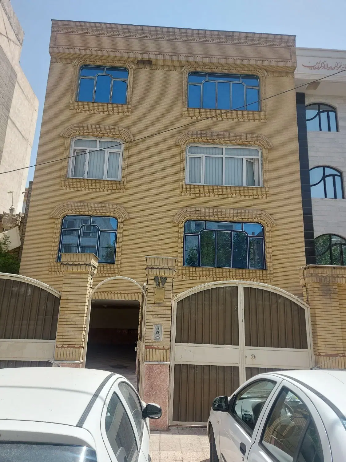 ۲۳۰ متری ویلای با ۳ طبقه در عدل ۸۰