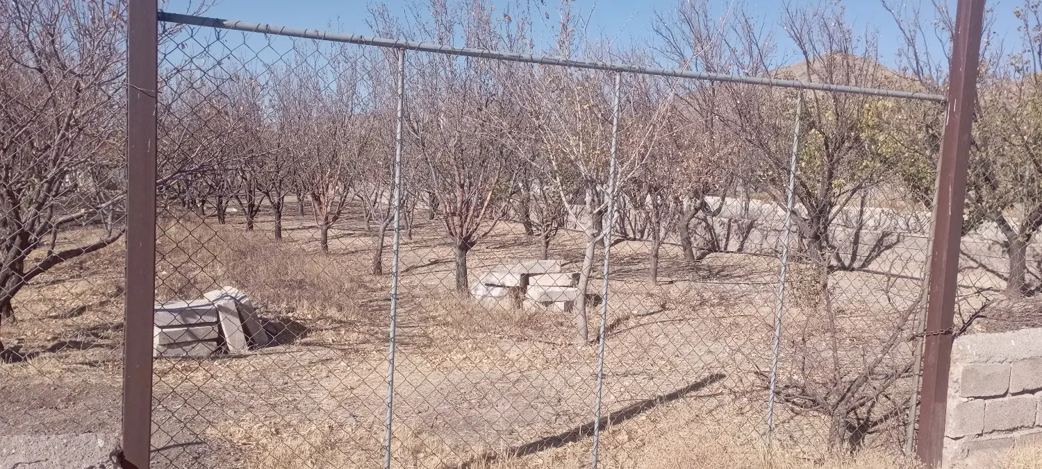 زمین پایین کوه