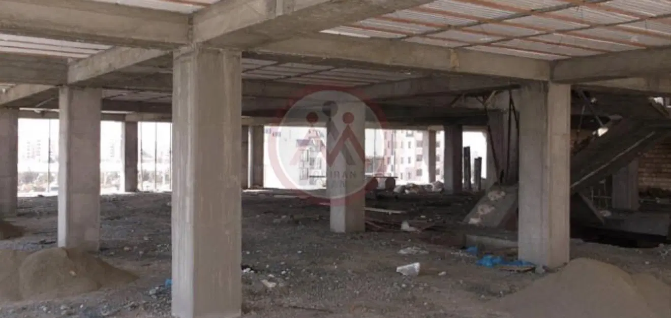 زمین ۵۸۰ متری با سقف و ستون
