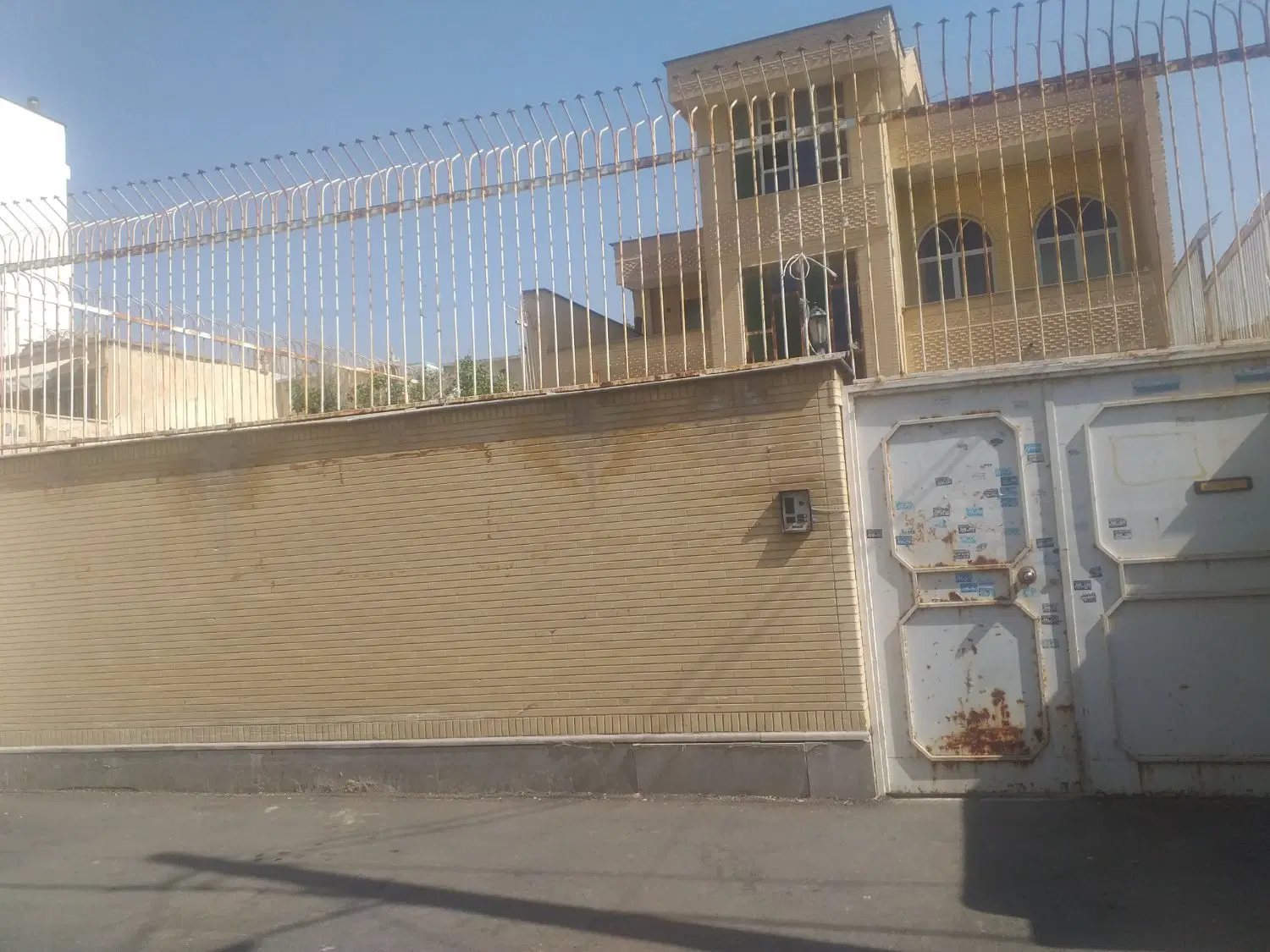 منزل ویلایی درب از حیاط ۲طبقه مستقل تراس