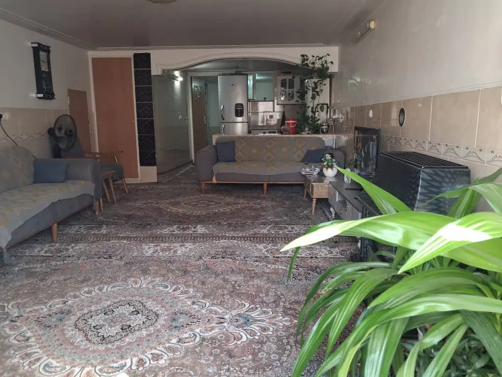 سوئیت ۷۰ متری حیاط دار دارای پارکینگ