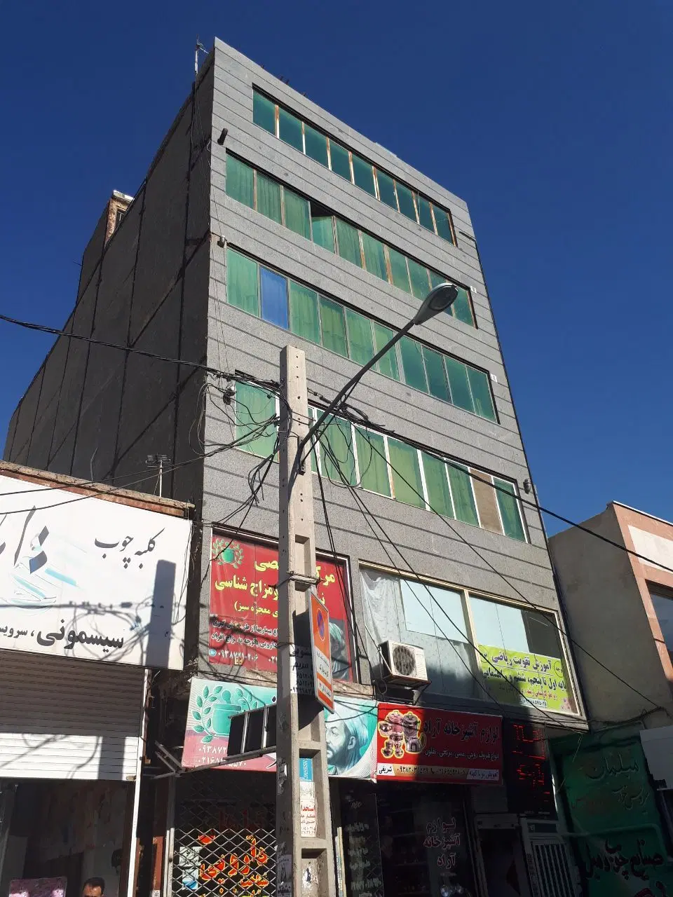۶۵ متری بر خیابان اصلی