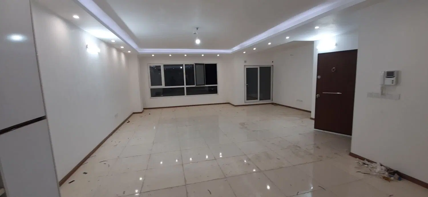 آپارتمان  ۱۳۰ متر ۳ خواب ارتش  تک واحدی
