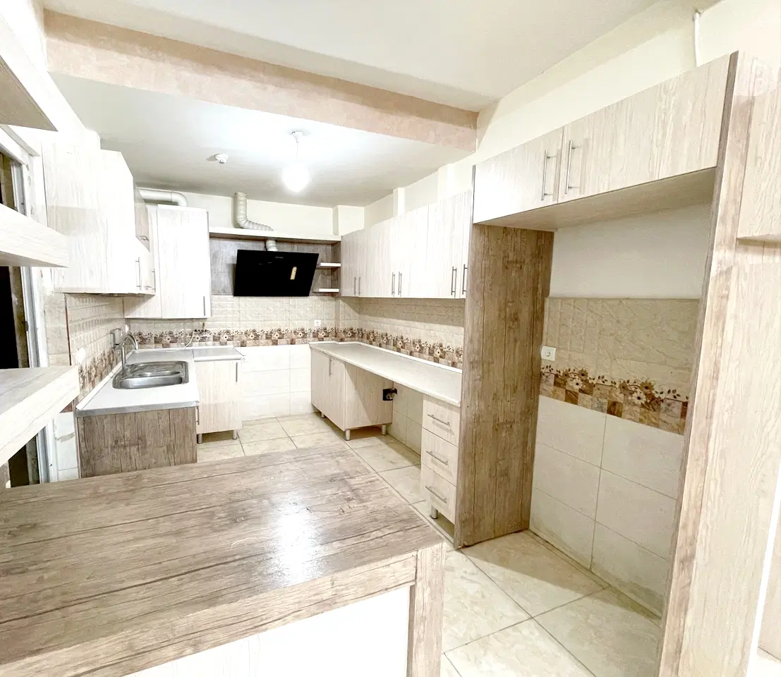 ۱۰۰ متر  اواسط اقدسیه تاپ لوکیشن