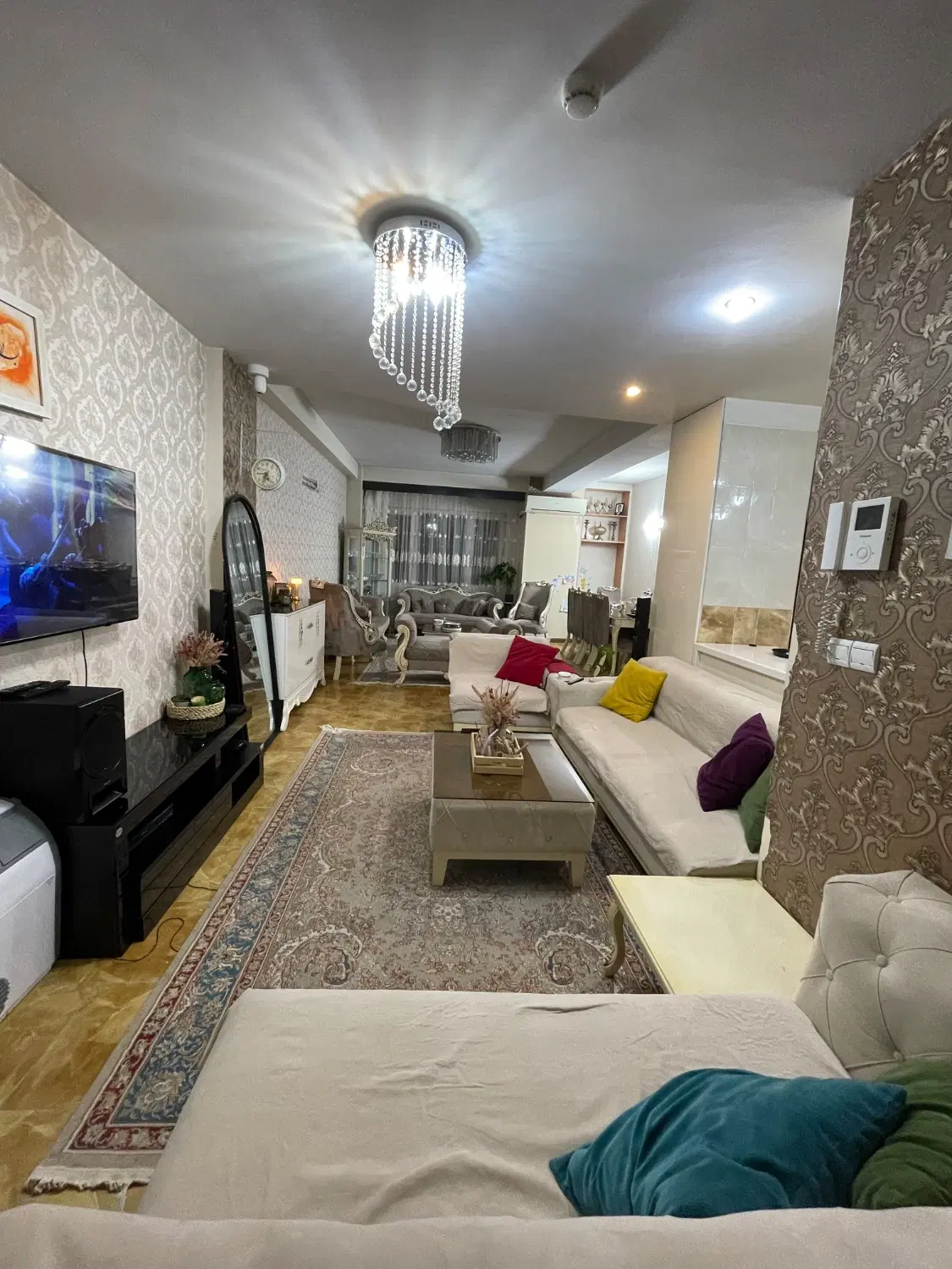 اپارتمان ۱۲۲متری برج روژان اردستانی رهن و اجاره